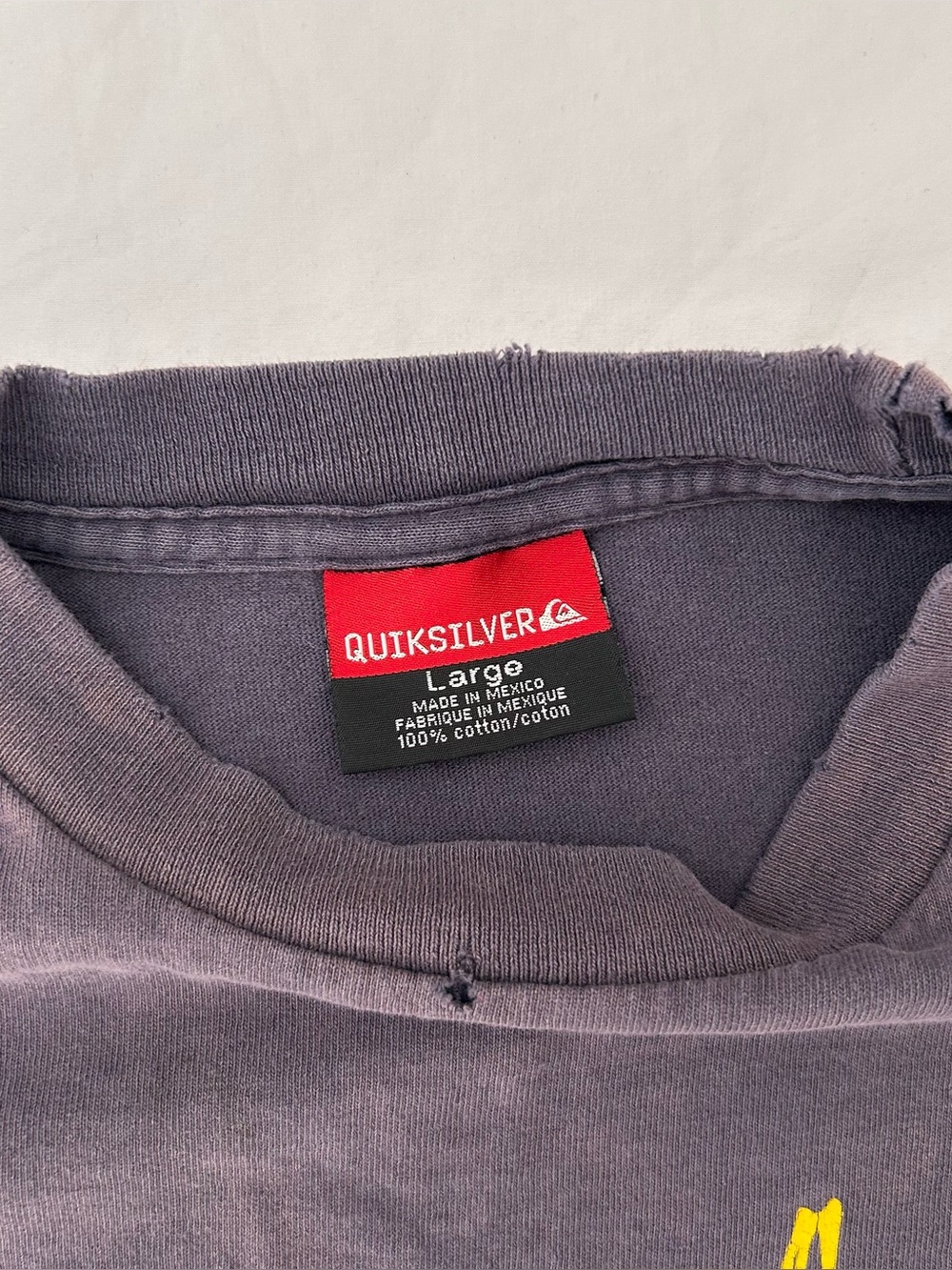 Y2K Quiksilver Spellout Graphic Tee Thrashed Skater Grunge Faded Large - Picture 4 of 4